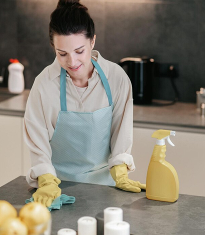 Light kitchen cleaning after meals